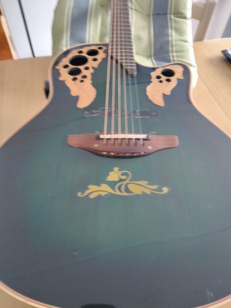 GUITARE OVATION ELites USA 
1100 Brech (56)