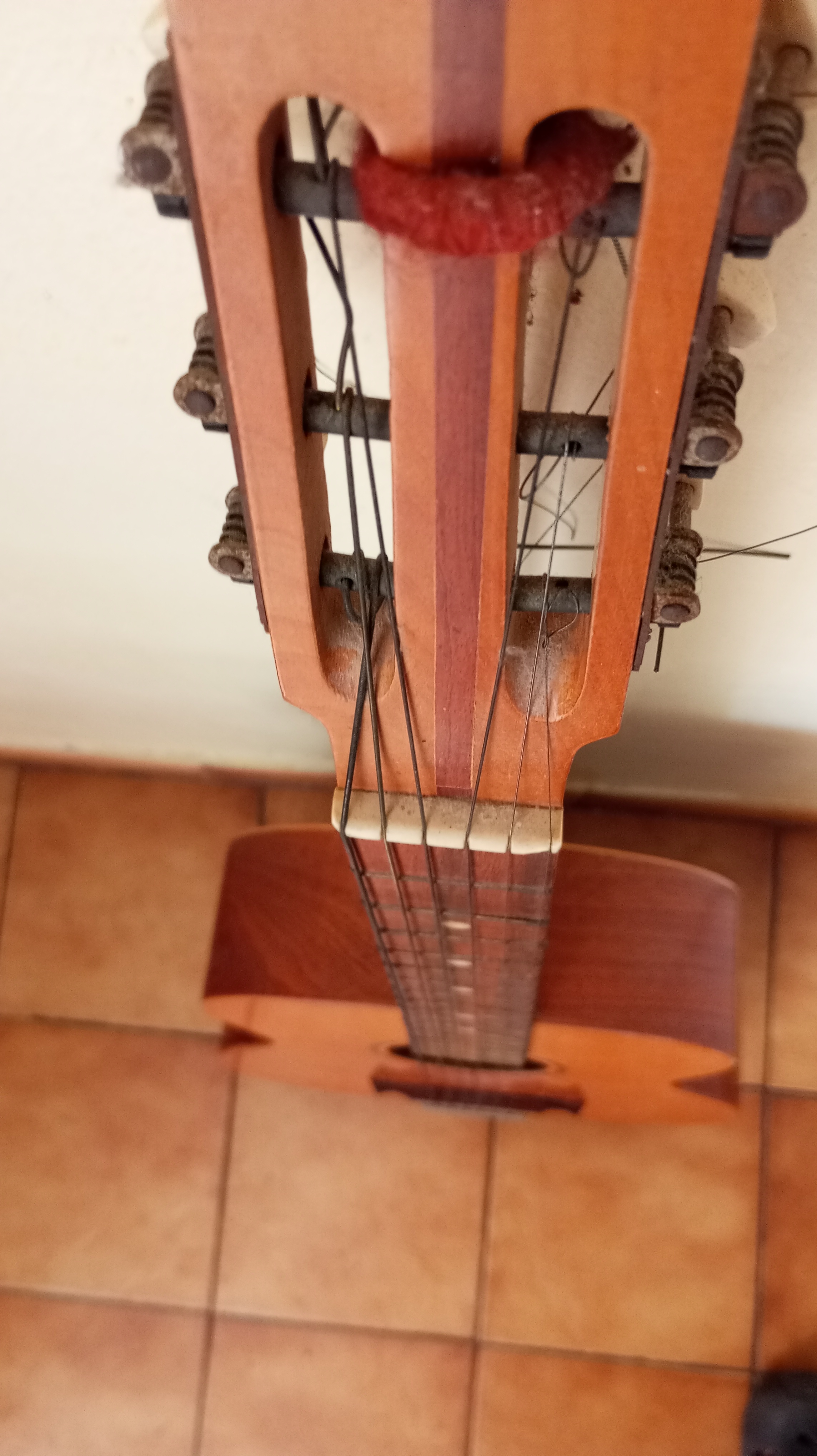 Guitare s�che ancienne Musicalia 150 La Ciotat (13)