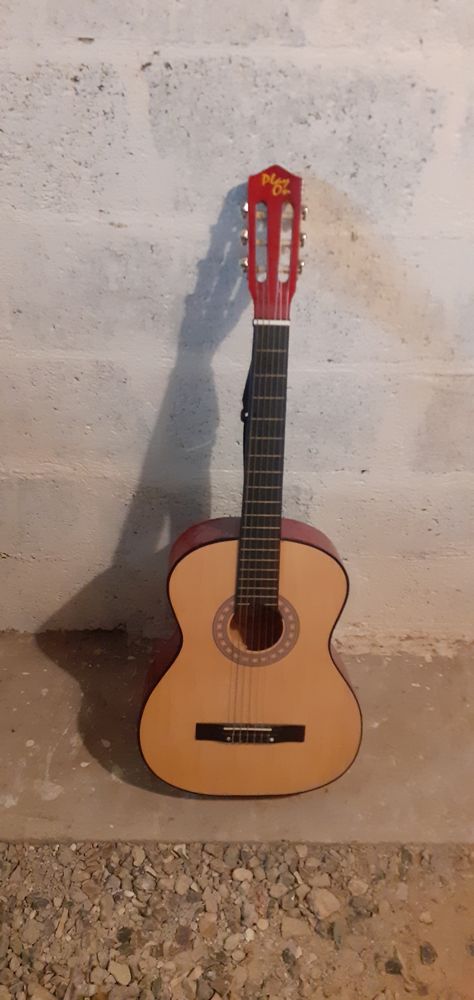 Guitare s�che classique 15 Montsoult (95)