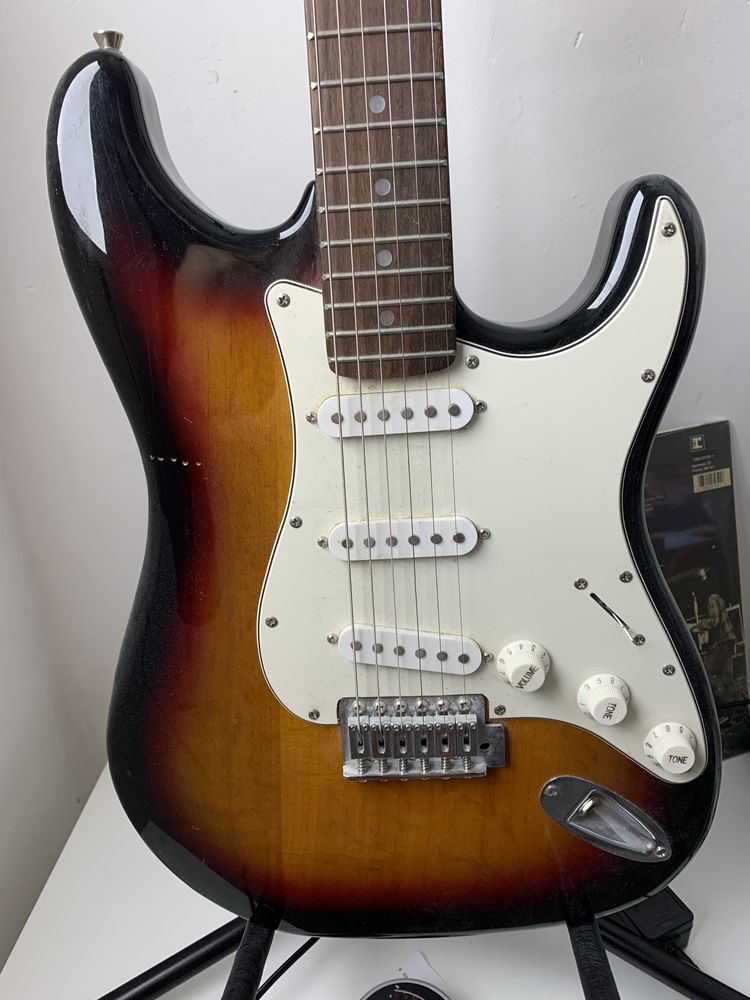 Guitare squier standard 40 Chambourcy (78)