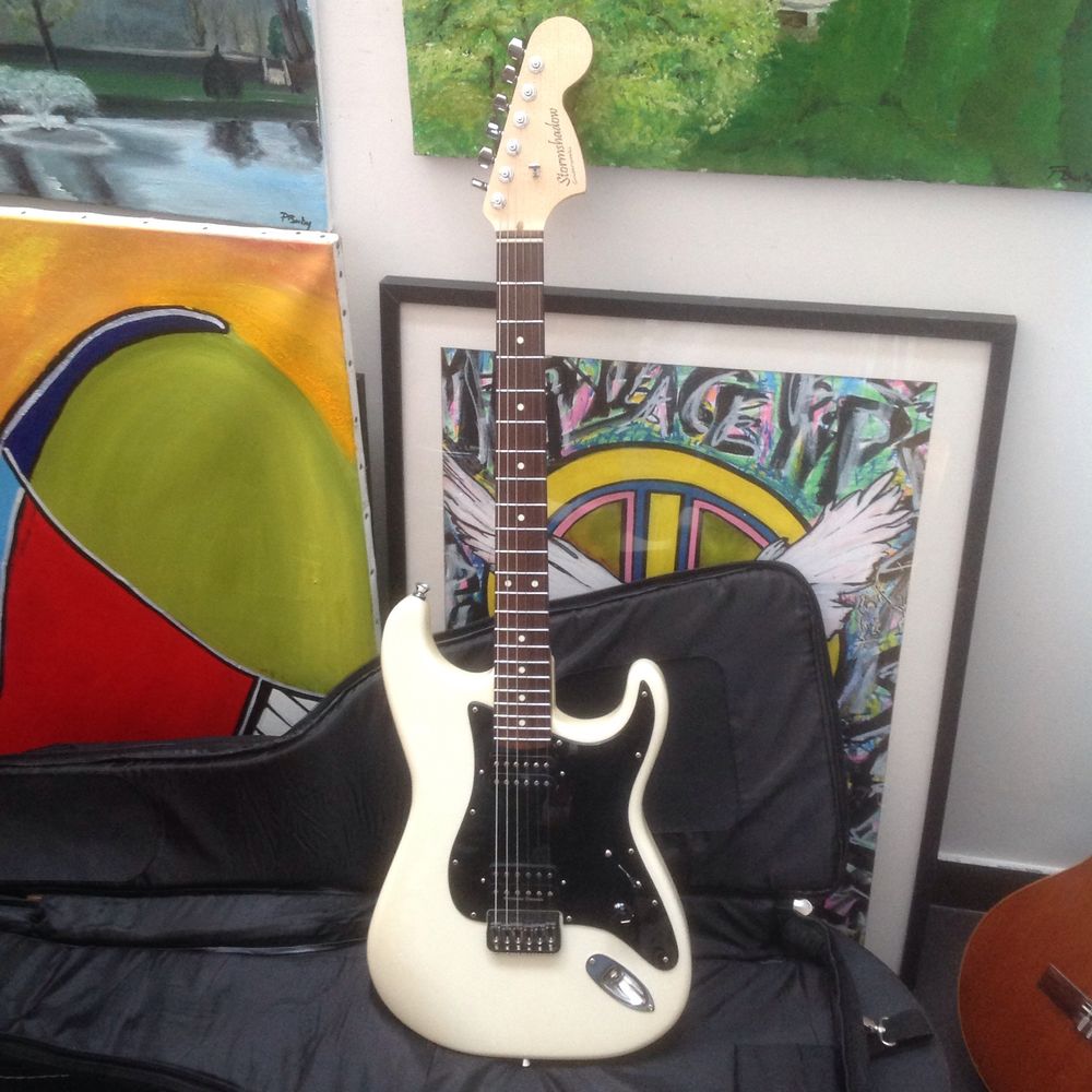 guitare stratocaster Storm shadow guitarworks 850 Gif-sur-Yvette (91)