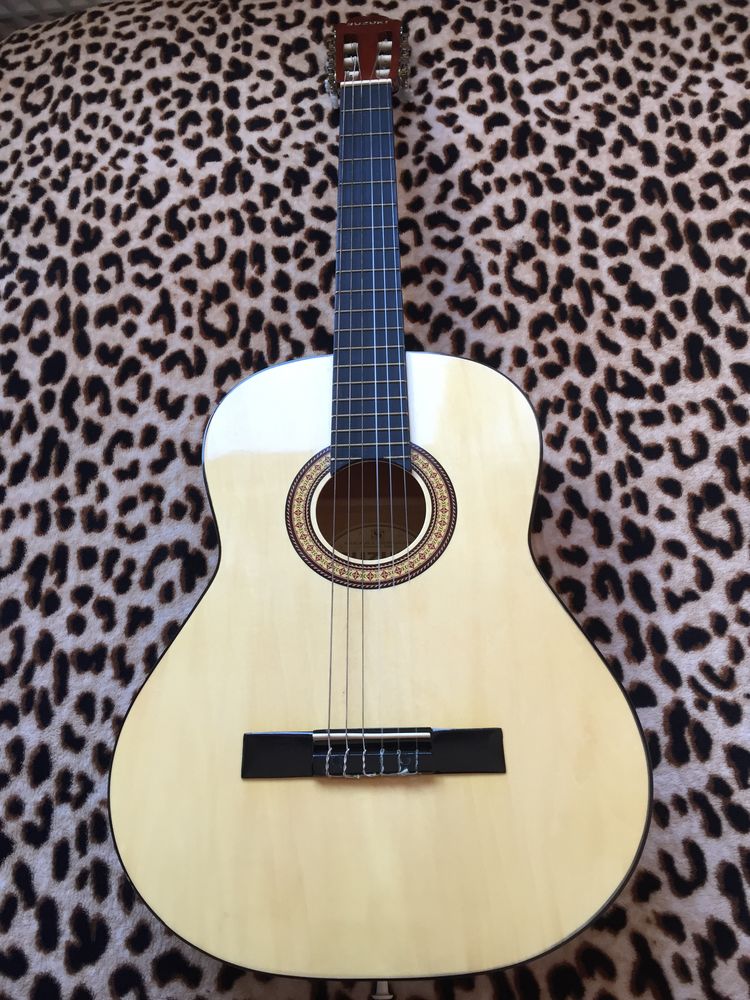 guitare Suzuki  200 Courbevoie (92)