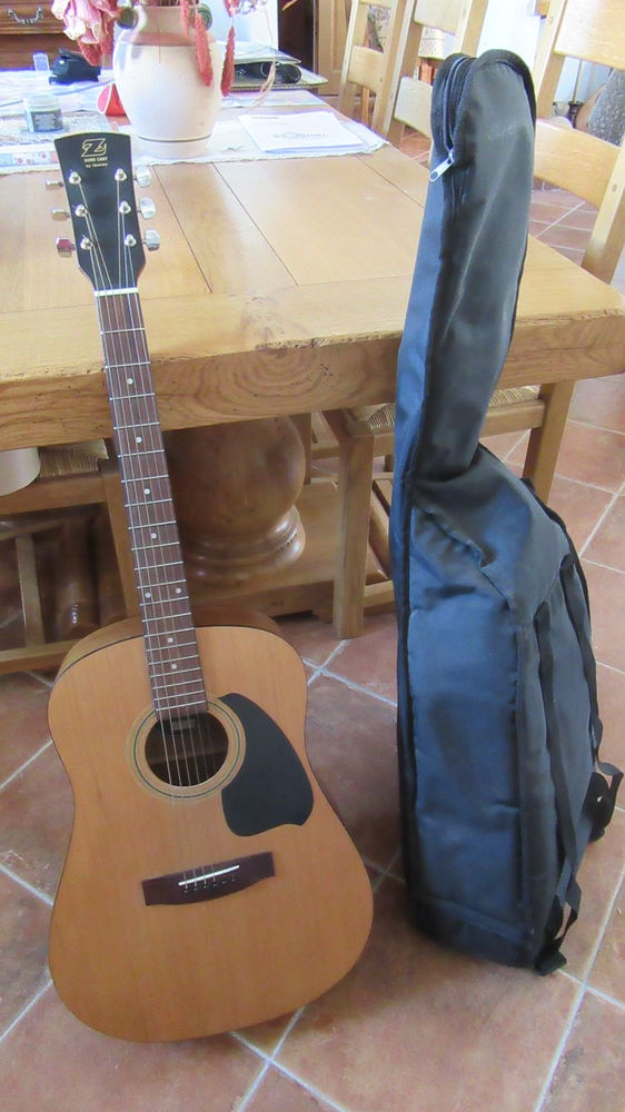 Guitare 150 Fos-sur-Mer (13)