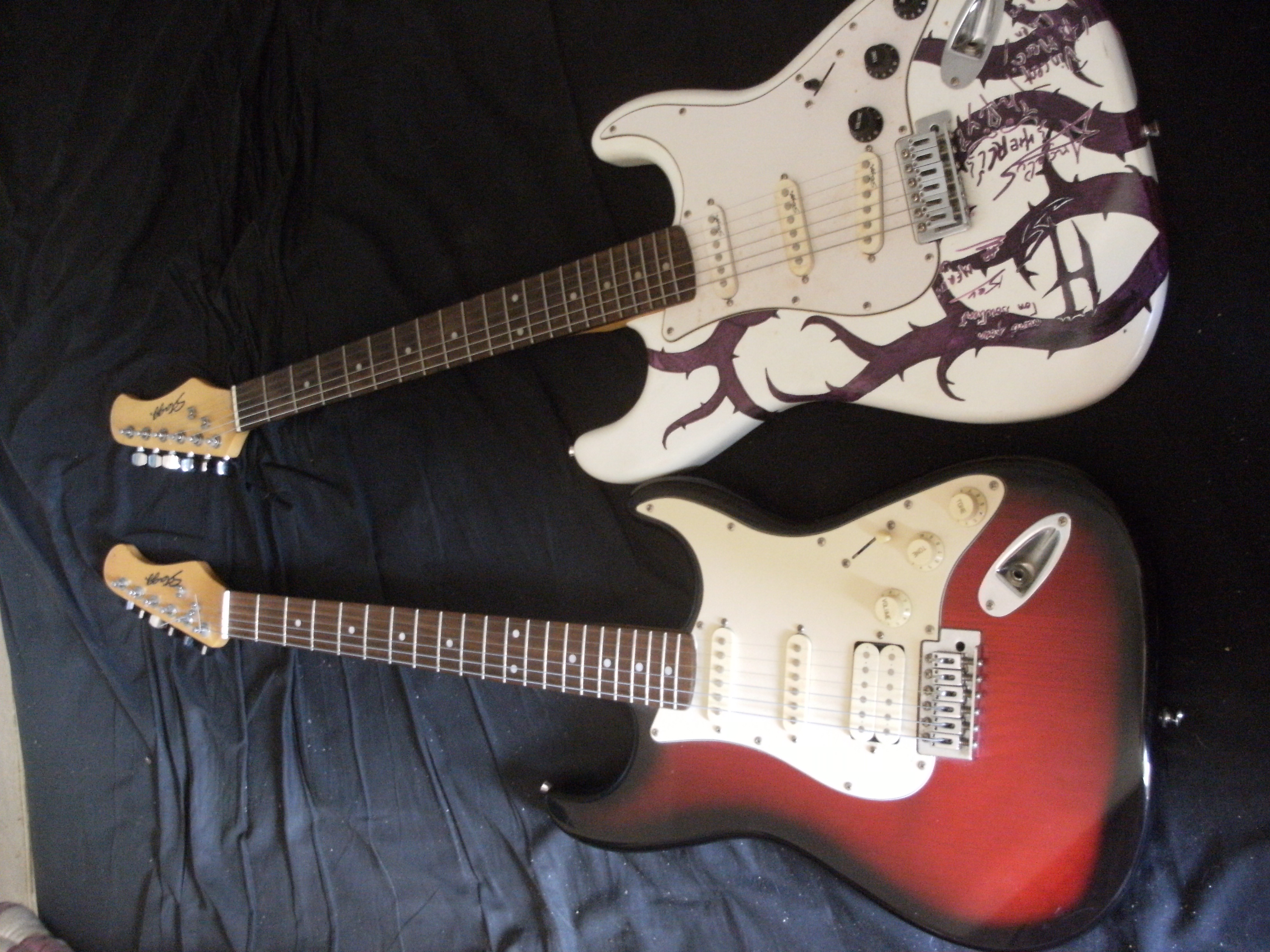 LOT DE 2 GUITARES ELECTRIQUES STAGG STRATO 210 Rablay-sur-Layon (49)