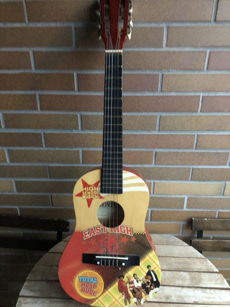 Guitarre en bon �tat 30 Noisy-le-Roi (78)