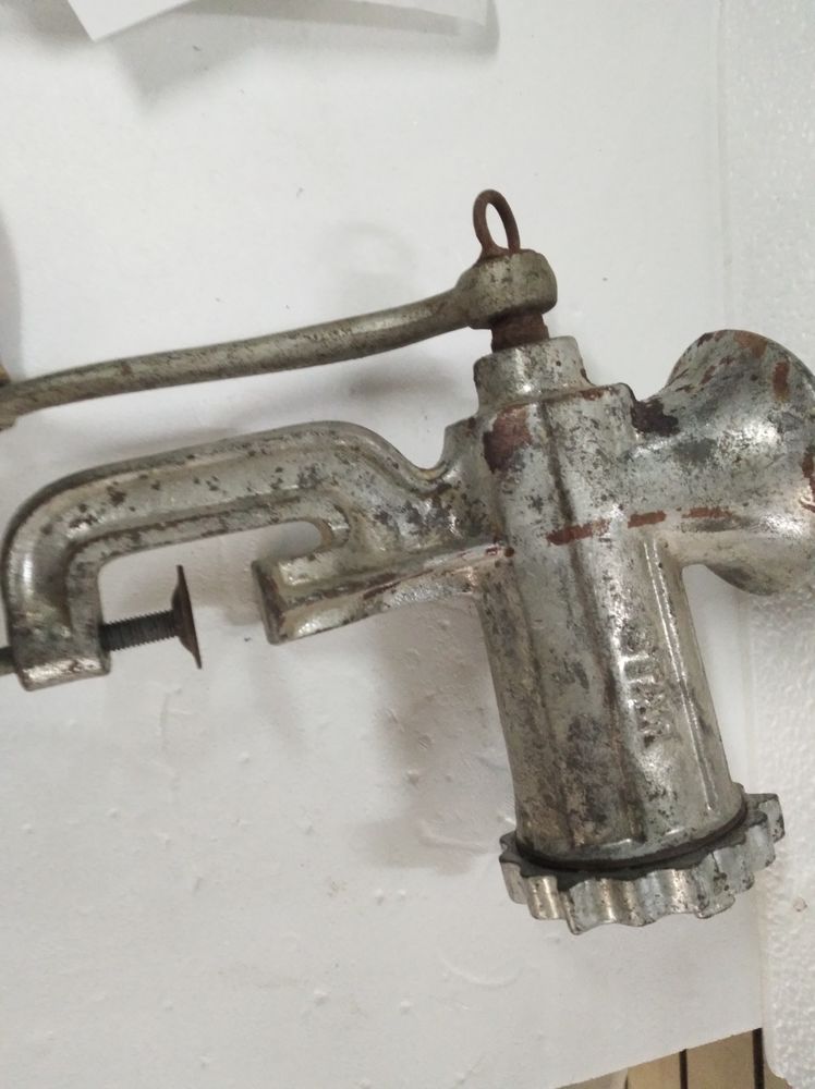 Hachoir � manivelle 8 Le Creusot (71)