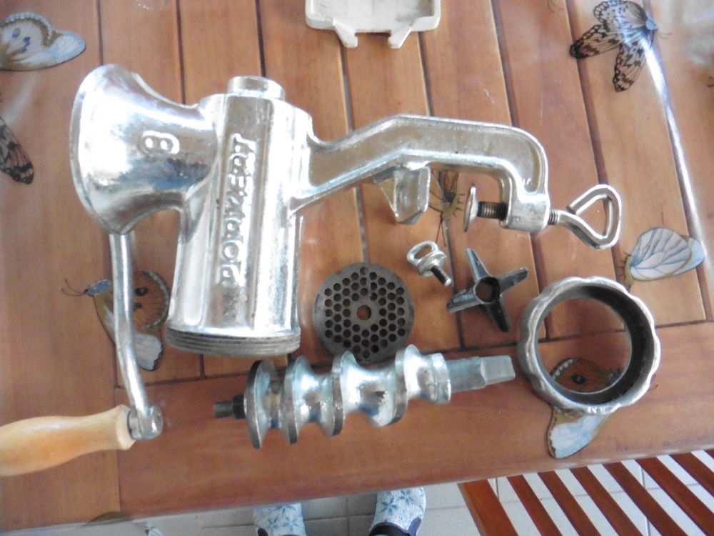 Hachoir � viande 15 Curtil-sous-Buffi�res (71)