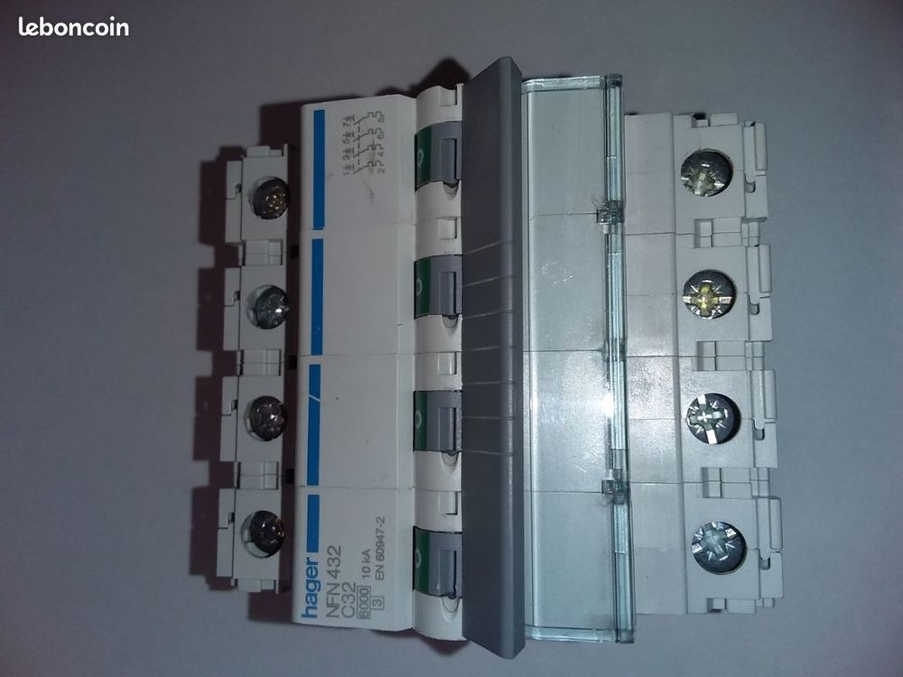 Hager - Disjoncteur 4P 6-10kA courbe C - 32A R�f : NFN432 38 Serres-Castet (64)