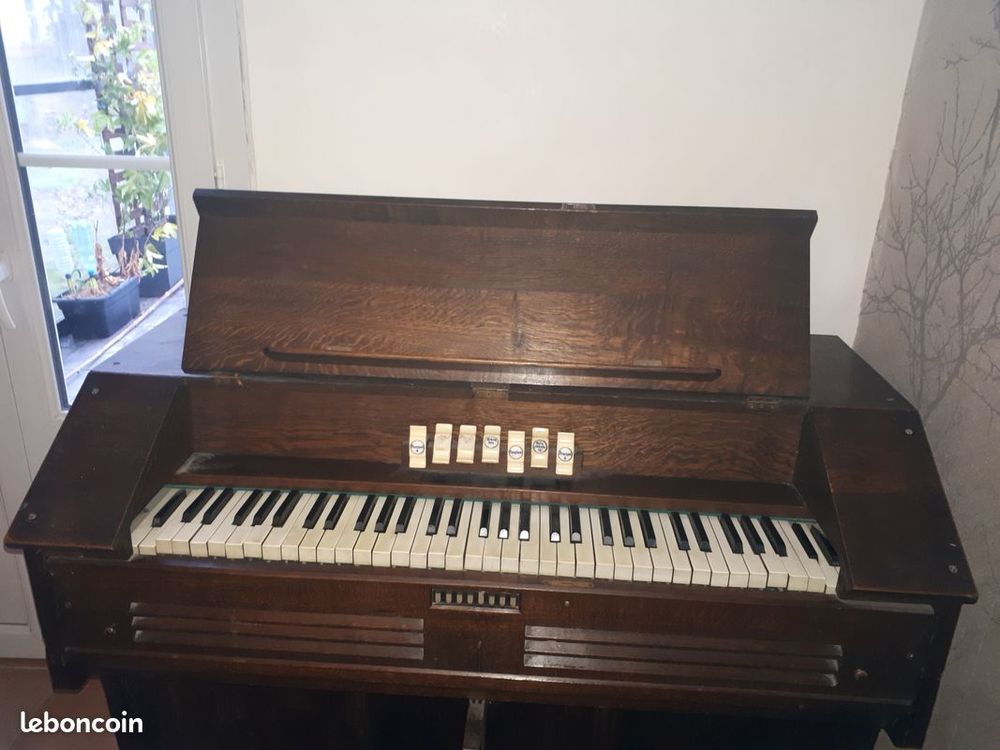 Harmonium ancien Alexandre P�re et Fils ? 7 registres
150 Saint-Maur-des-Foss�s (94)