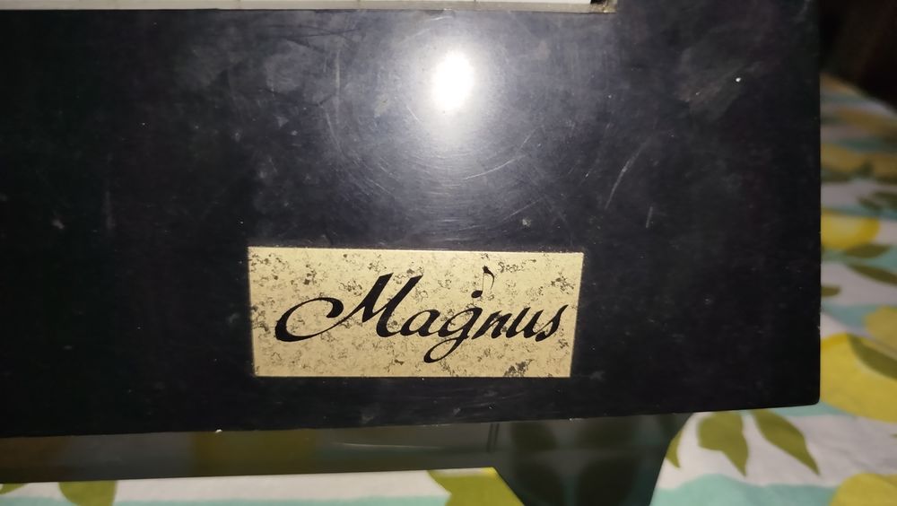 Harmonium �lectrique de marque Magnus 50 Beaubery (71)