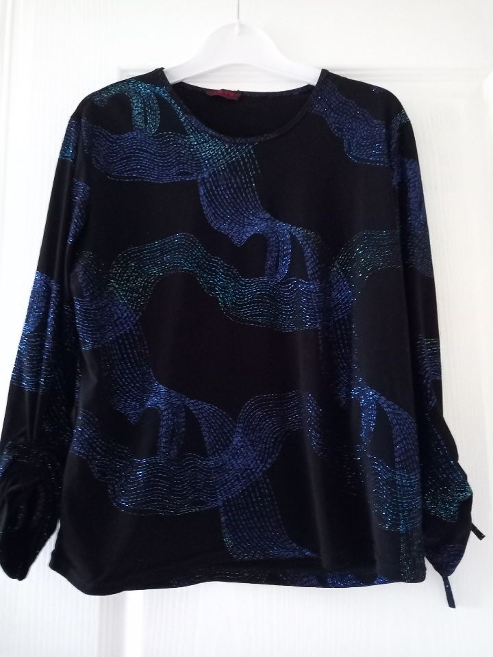 Haut manches longues noir et bleu brillant  Yoyo Paris T 42 15 Villiers (86)