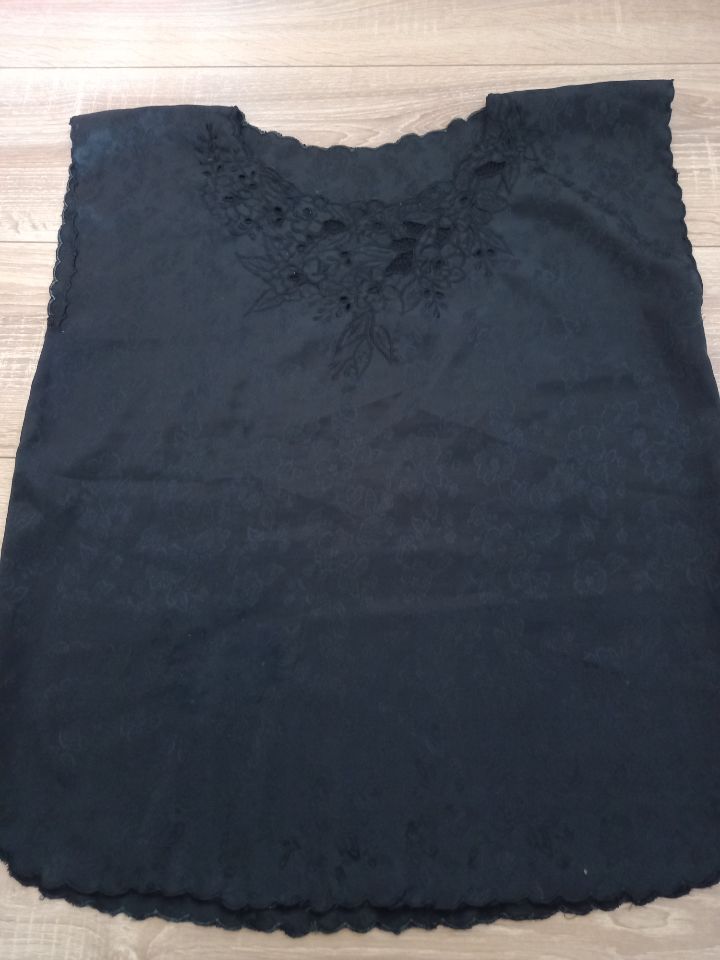 Haut noir fantaisie sans manches taille 42/44 1 Villiers (86)