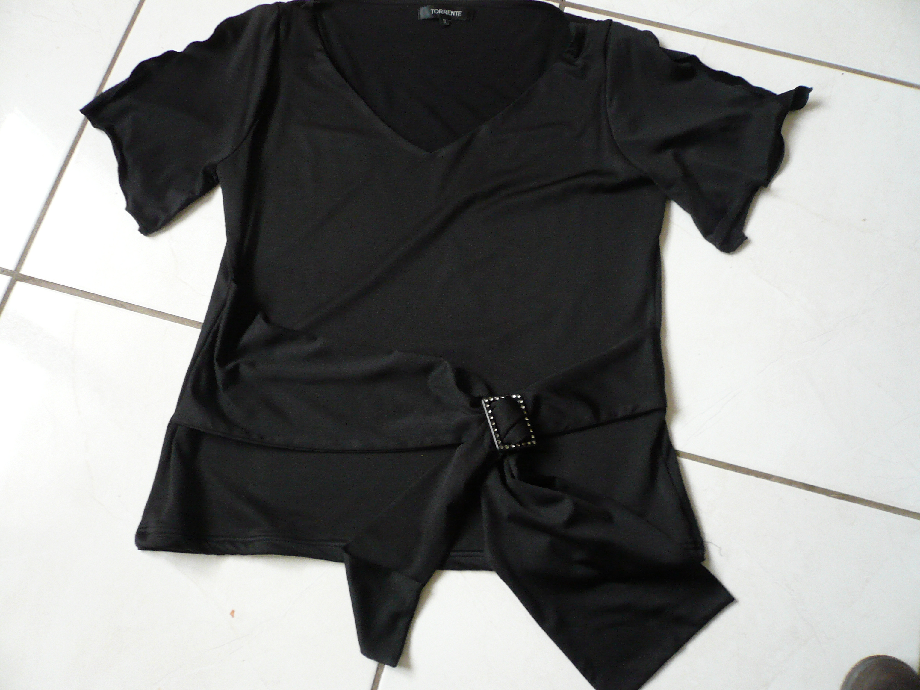 Haut noir T 3 Marque Torrente 6 Franqueville-Saint-Pierre (76)