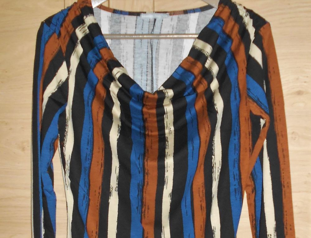 Haut noir ray� multicolore col b�nitier   3 Suisses   T 40 5 Domart-en-Ponthieu (80)