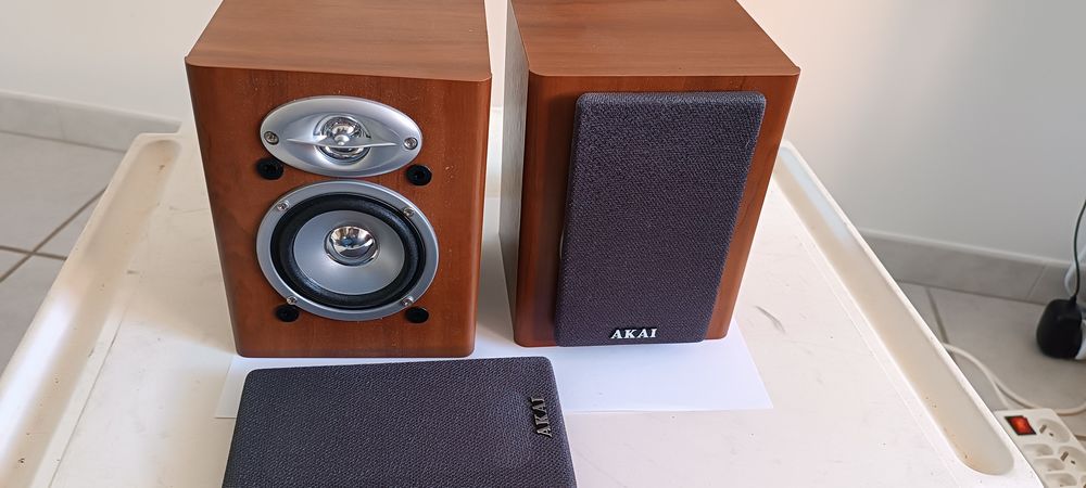 Haut parleurs AKAI 
15 Montalieu-Vercieu (38)