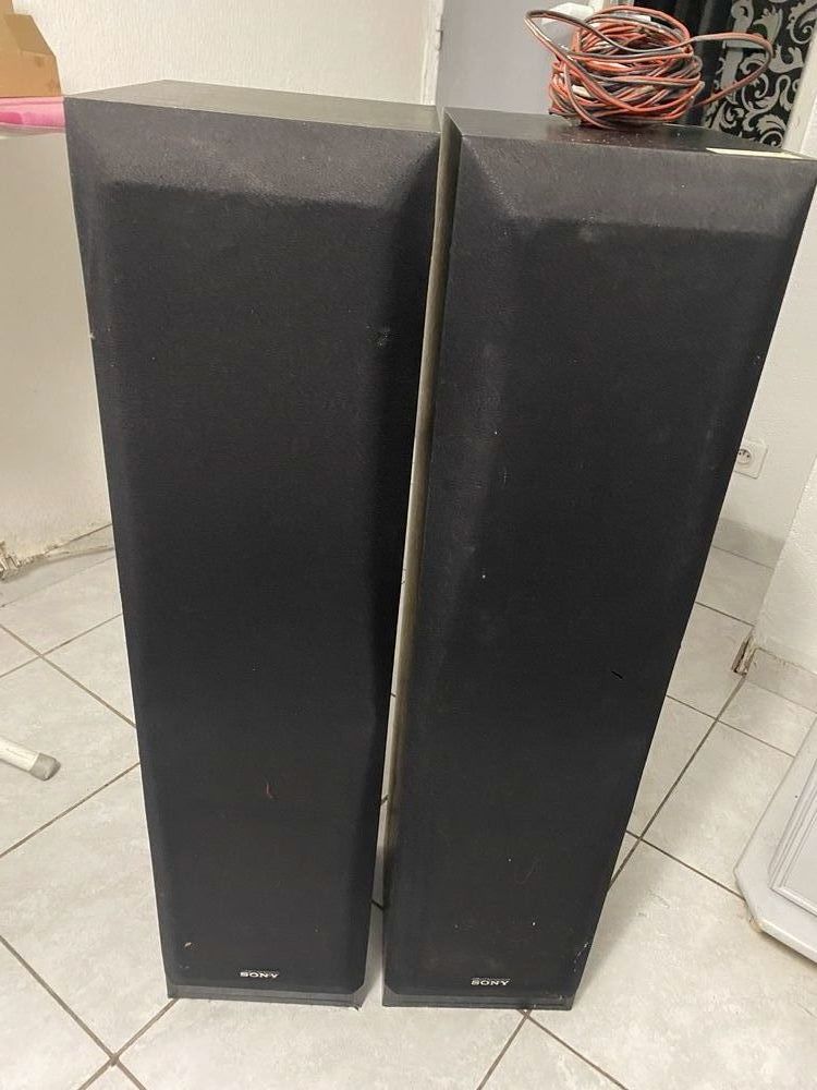 2  haut-parleurs Sony 50 Antibes (06)