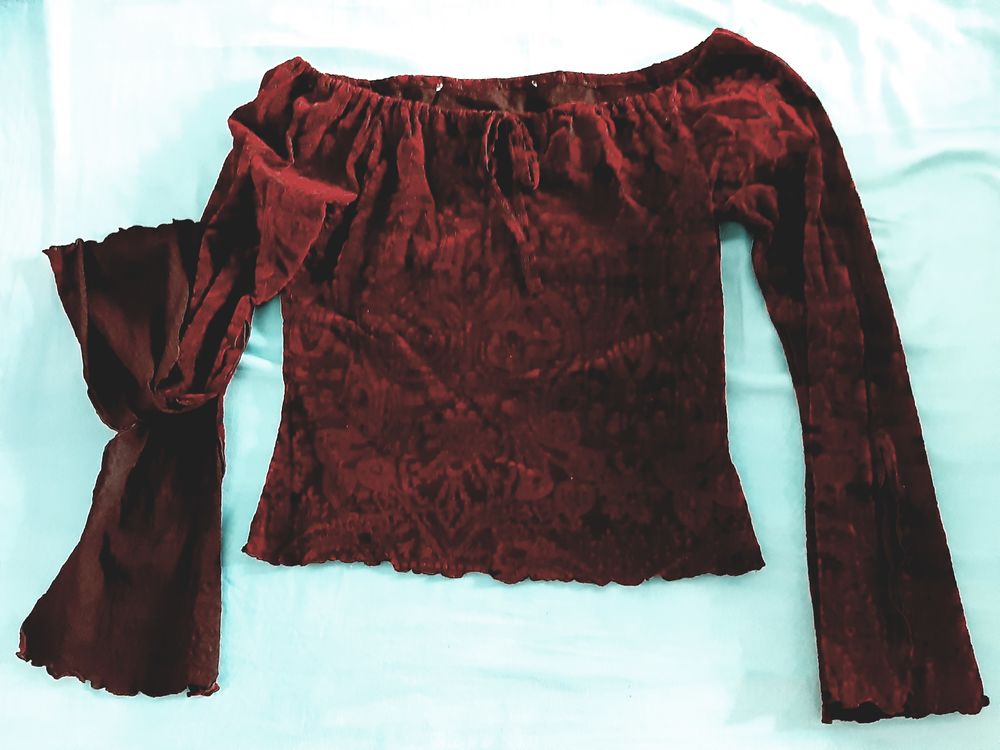 haut rouge et noir original 8 Villeurbanne (69)