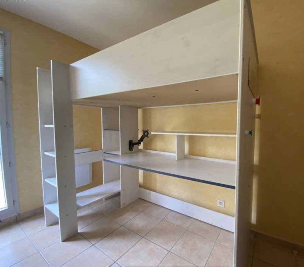 lit en hauteur bon �tat avec bureau dessous. 0 Saint-Priest (69)