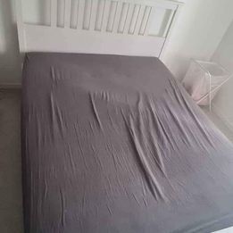 Lit HEMMES teint� blanc + sommier LEIRSUND ( IKEA ) 150 Bobigny (93)