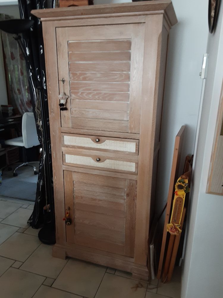 Homme debout bonneti�re en ch�ne massif 300 Rumilly (74)