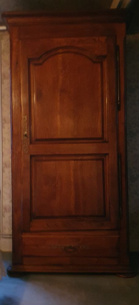 bel homme debout ch�ne massif 450 Ablon-sur-Seine (94)