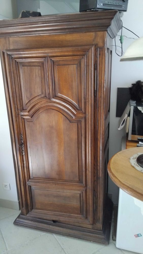 homme debout 200 La Rochelle (70)