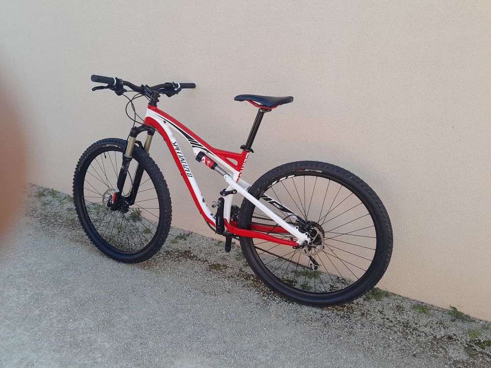 VTT HOMME DE LA MARQUE SPECIALIZED CAMBER �LITE 890 Mont�limar (26)
