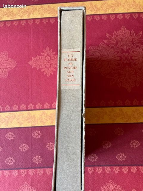 Un Homme se penche sur son pass� 0 Le Pecq (78)