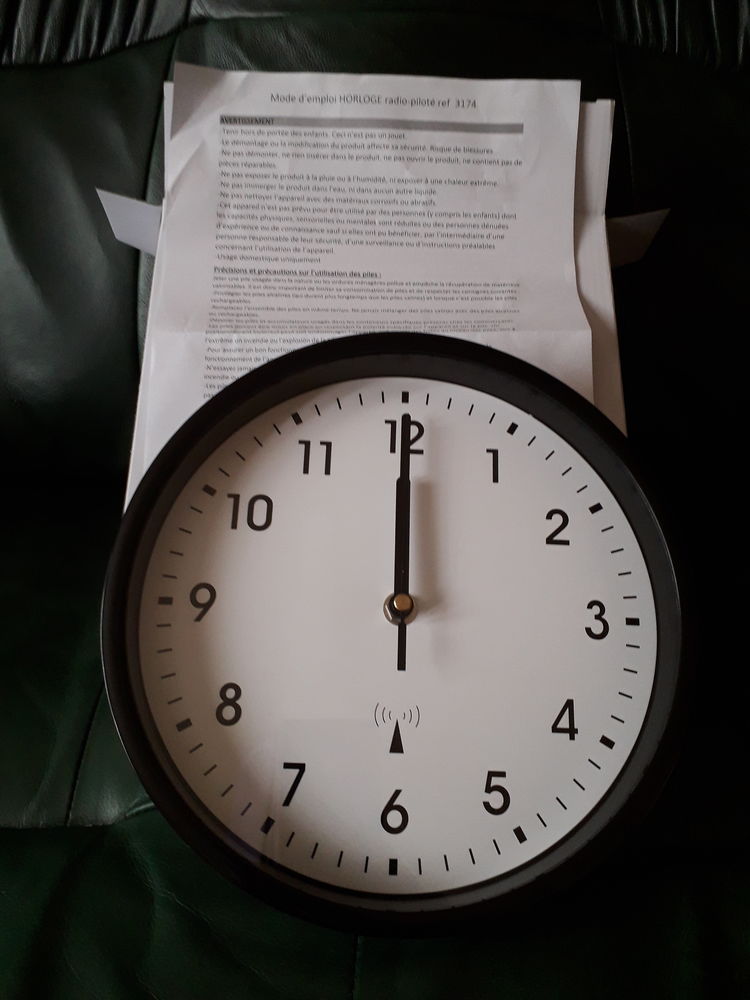 HORLOGE AUTONOME SE MET A L' HEURE TOUTE SEULE RADIOPILOTEE. 15 Fr�vent (62)