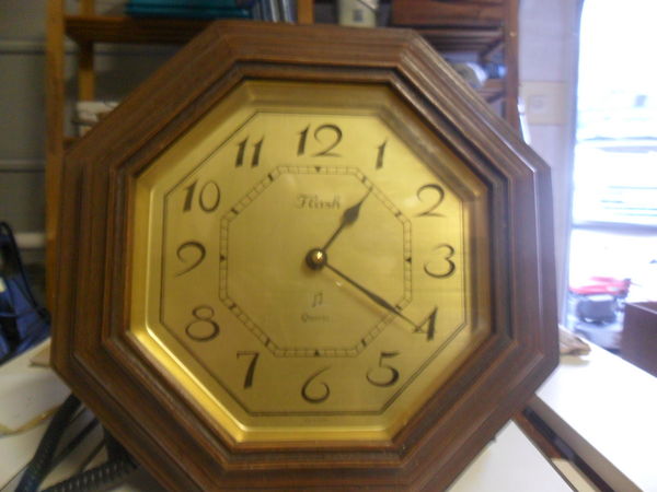 horloge carillon mural 50 Am�lie-les-Bains-Palalda (66)