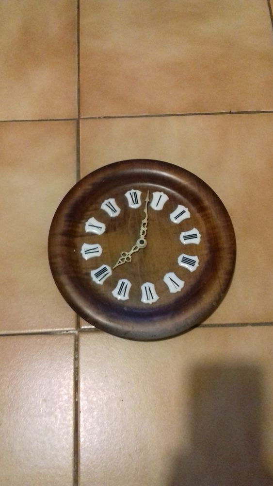 Horloge �lectrique en bois v�ritable
10 Sept�mes-les-Vallons (13)