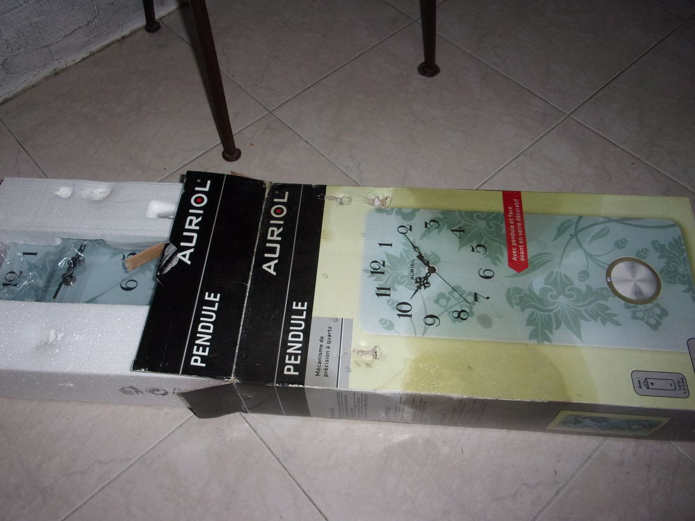 Horloge murale � piles 10 Le P�age-de-Roussillon (38)