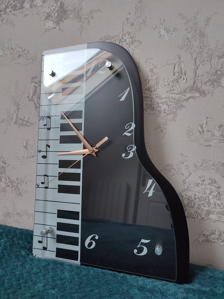 Horloge Murale Suspendu Clavier Piano Fa�ade En Verre 22 Belle-Isle-en-Terre (22)
