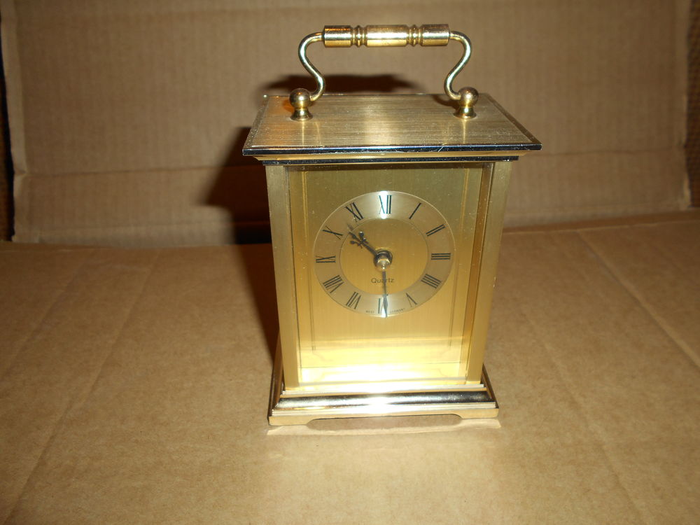 Horloge /pendule  en m�tal jaune
50 Sept�mes-les-Vallons (13)