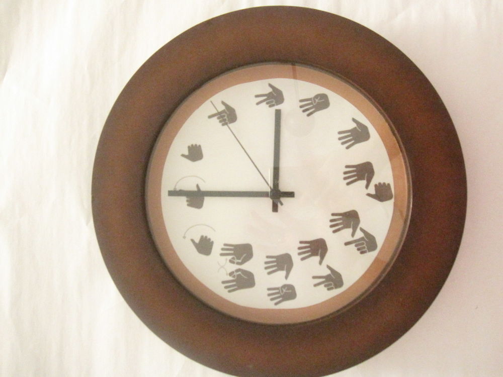Horloge recycl�e LSF Langue des Signes Fran�aise 25 Saint-Jean-Pla-de-Corts (66)
