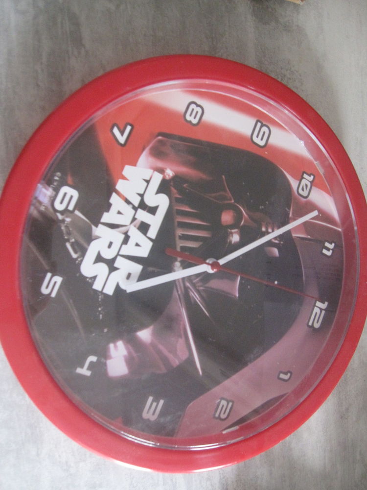 Horloge ronde tar wars dark vador rouge 6 Saint-Jean-Pla-de-Corts (66)