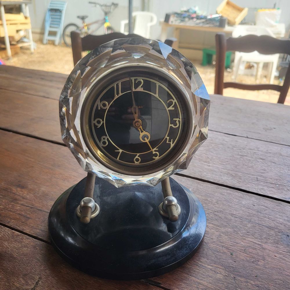 horloge vintage Ann�e 70 en cristal 50 La Farl�de (83)