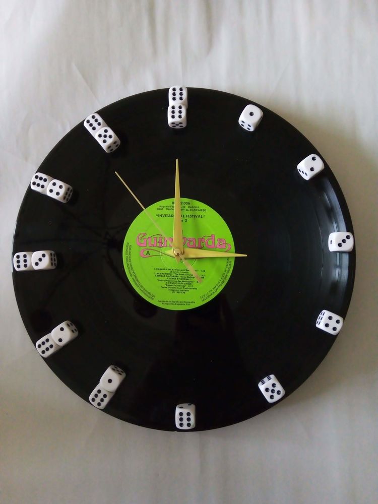 Horloge vinyl recycl�e 30 Saint-Jean-Pla-de-Corts (66)