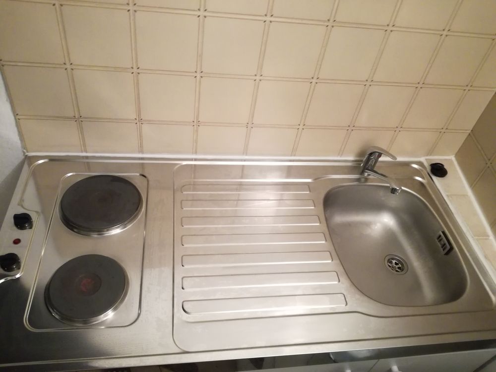 Hotte et plaques de cuisson �viers tr�s bon �tat 90 Saintes-Maries-de-la-Mer (13)