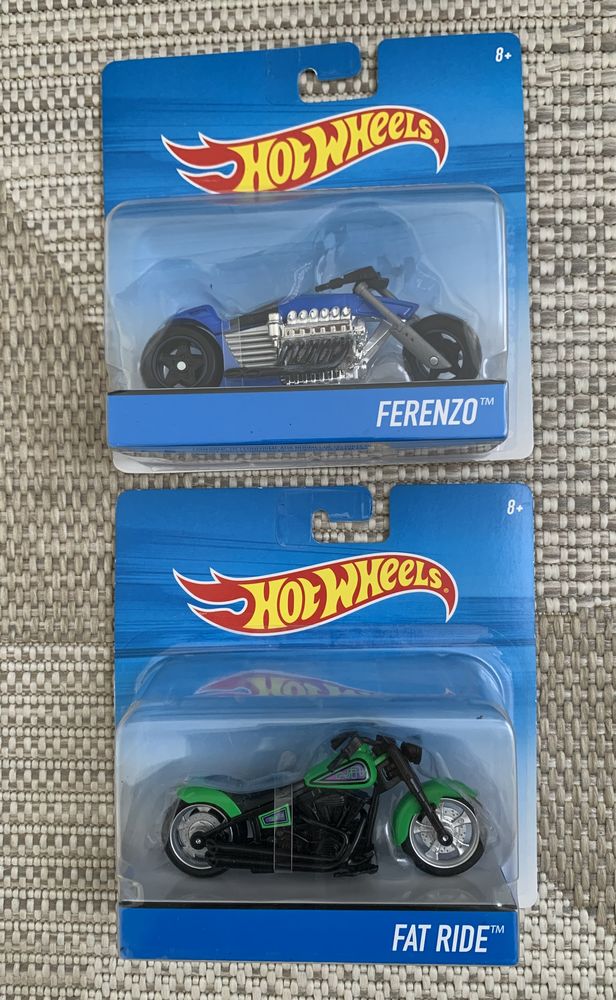HOTWHEELS 
2 motos (Fat Ride verte et Ferenzo bleu)
10 Rognac (13)