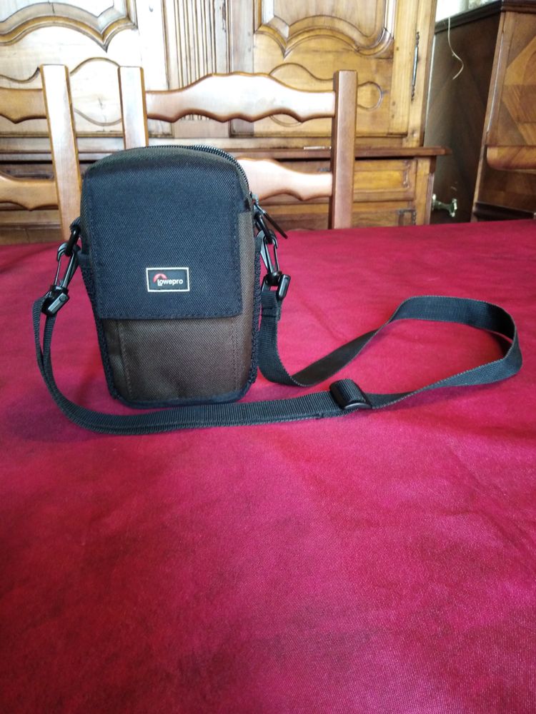 Housse � bandouli�re pour appareil photo lowepro 12 Avermes (03)