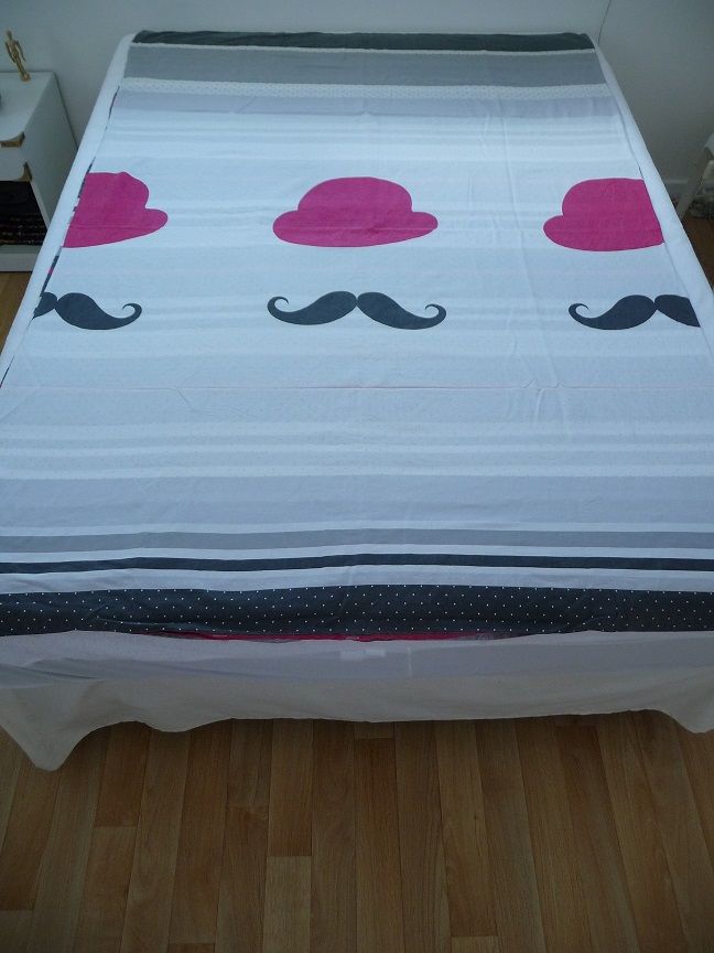 Housse de couette r�versible chapeaux & moustaches + 1 taie 20 Celles-sur-Belle (79)