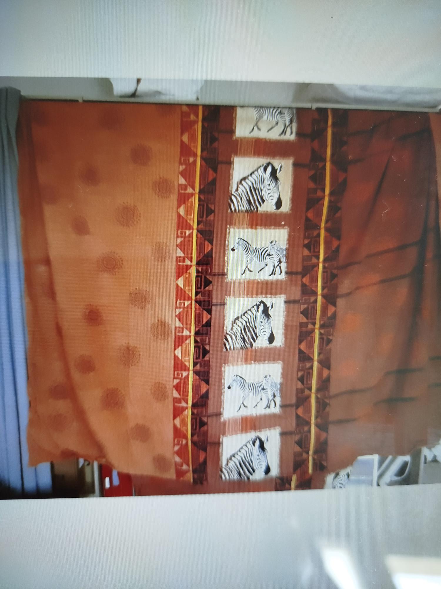 Housse de couette, taies d'oreillers, drap housse, rideaux. 30 Uzay-le-Venon (18)