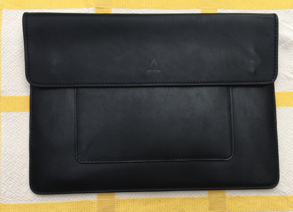 Housse Neuve pour tablette num�rique ou de lecture , en cuir 20 L'Isle-Jourdain (32)