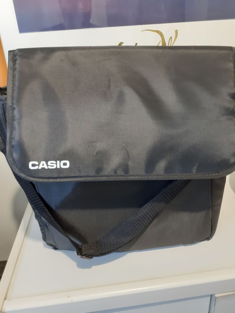 HOUSSE de transport  noire  avec bandouli�re (PH) 15 Houdain (62)