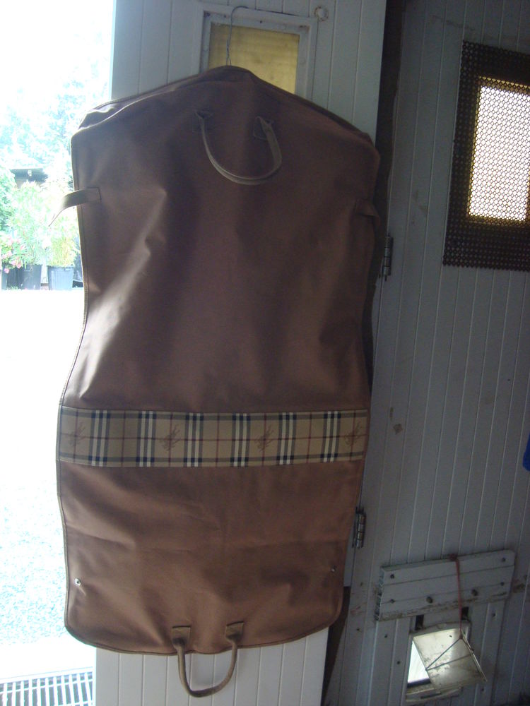 Housse de v�tement pour transport 9 Villev�que (49)