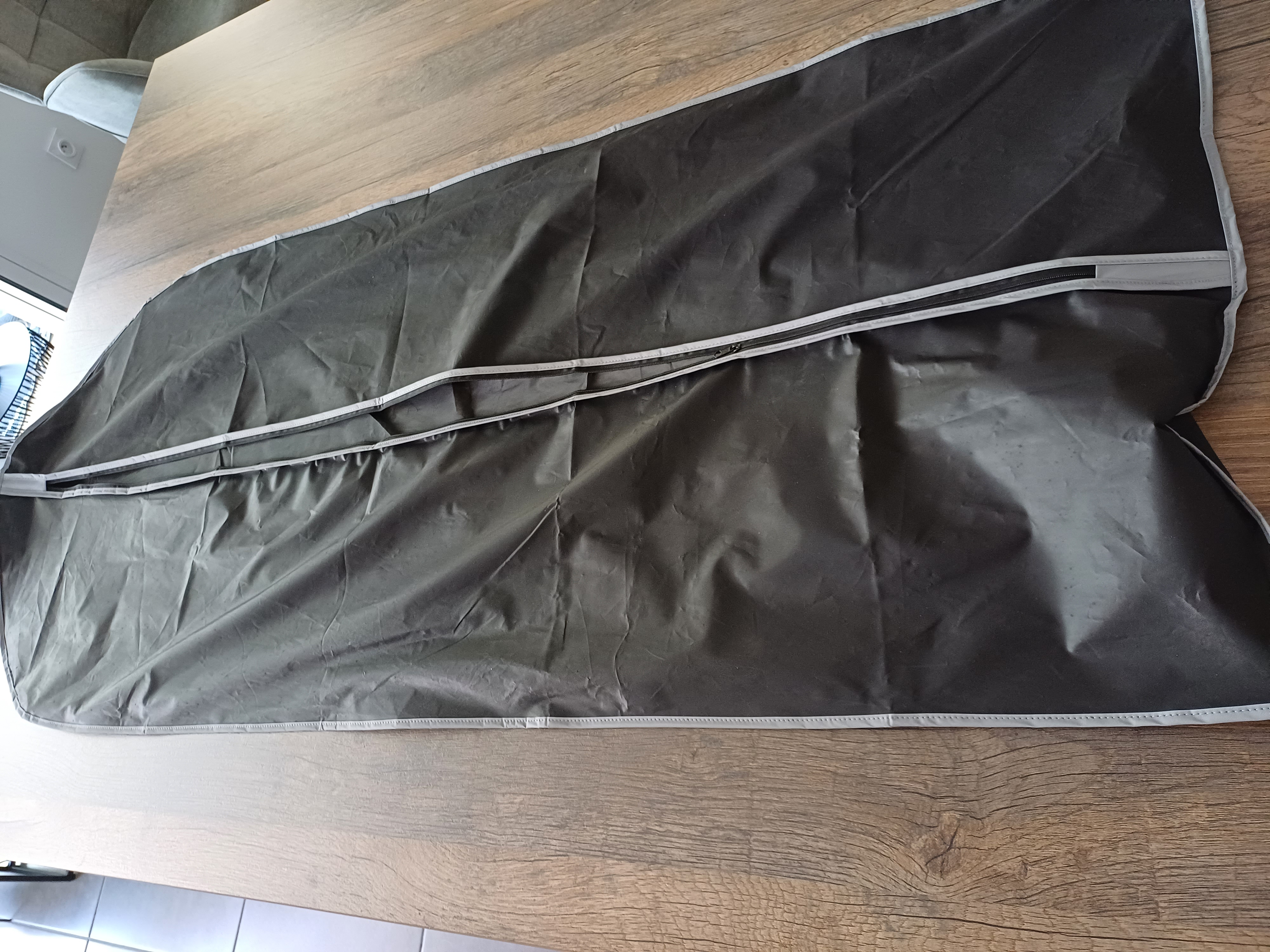 HOUSSE DE VETEMENTS 10 Bourgoin-Jallieu (38)