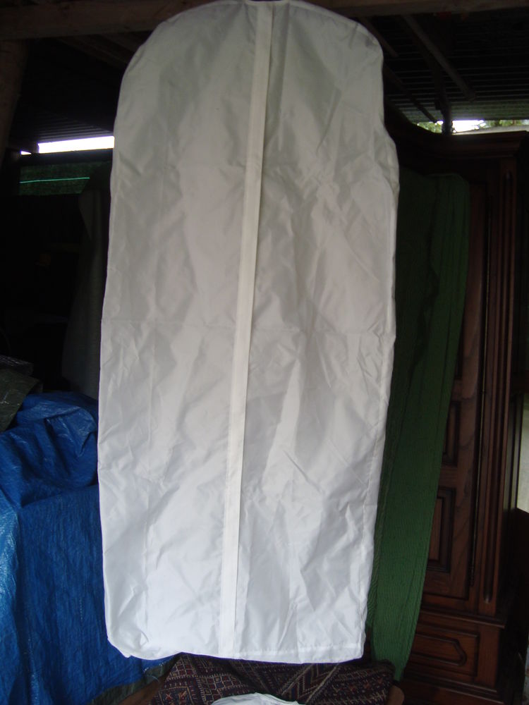 3 Housses de v�tement 8 Villev�que (49)