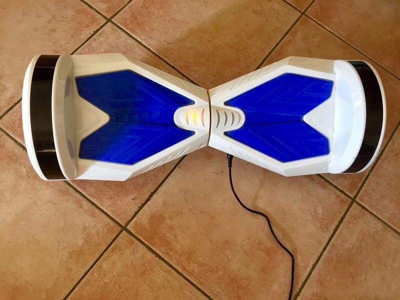 Hoverboard 8 pouces avec Bluetooth en tbe � 130 euros
130 Laura�t (32)