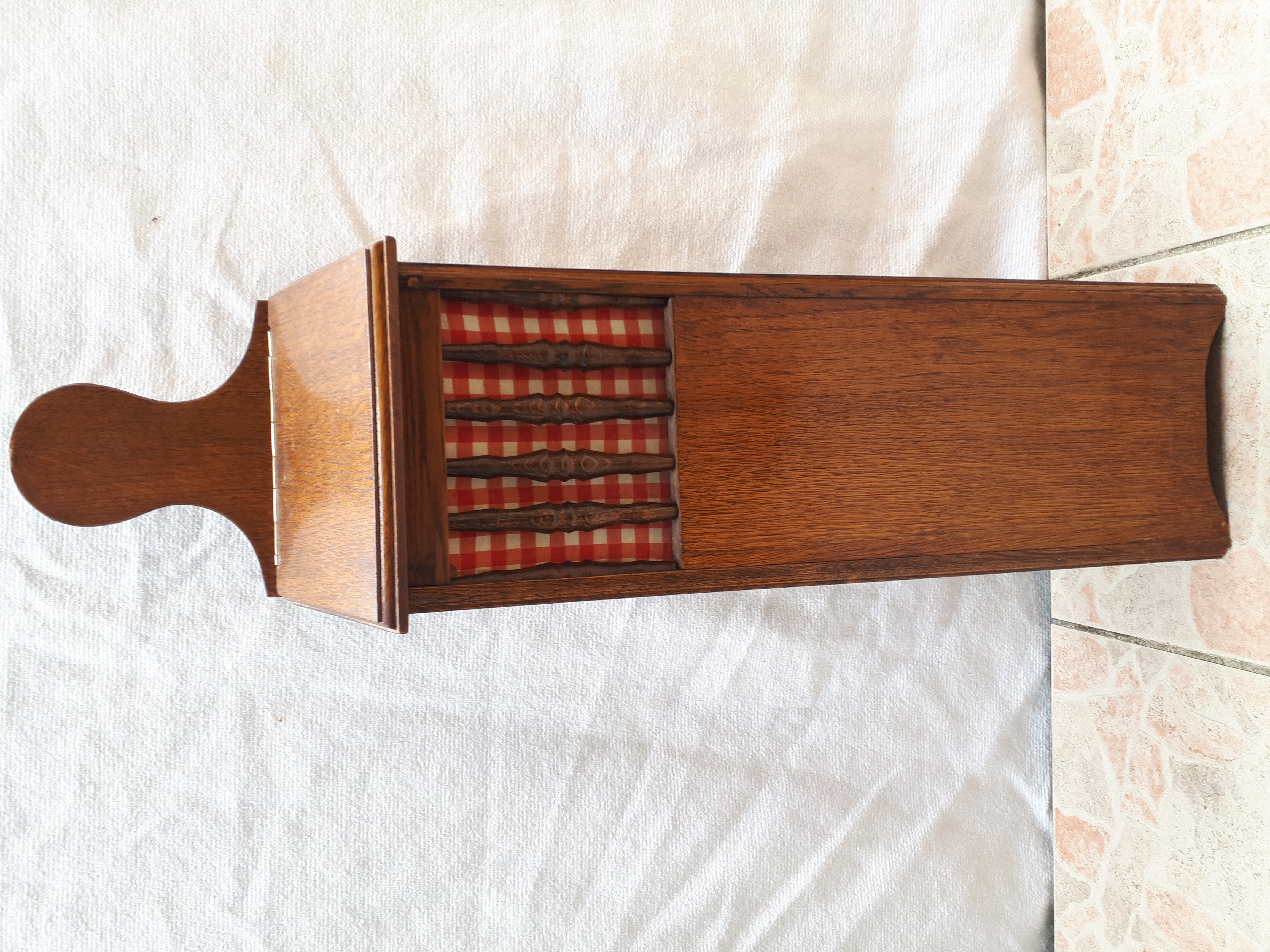 Huche � pain 10 Montigny-Lencoup (77)